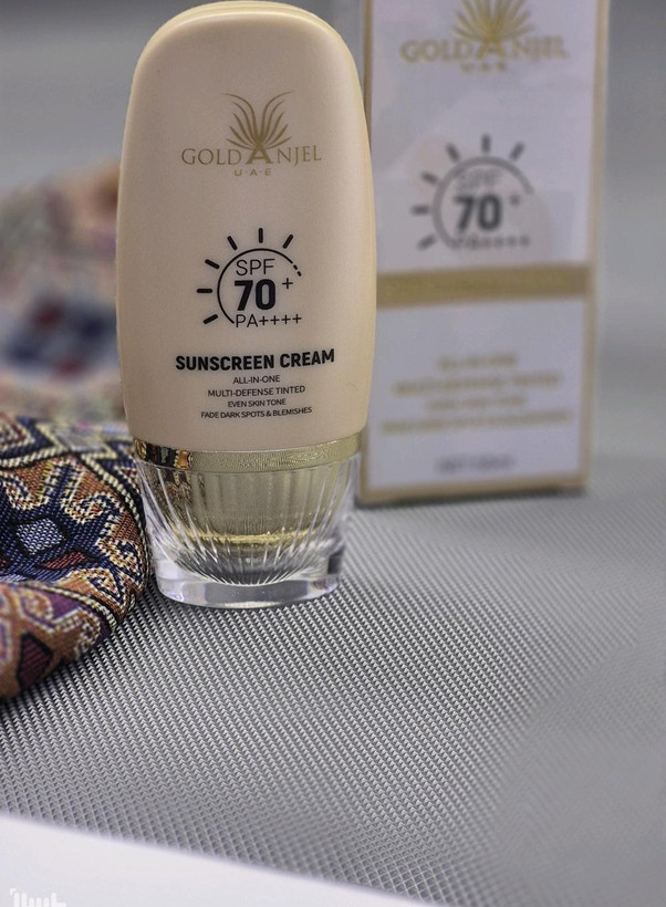 ضدآفتاب کرمی رنگی گلد آنجل SPF 70+ PA++++